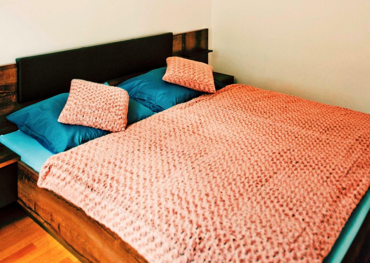 Apartment Center Of - Comfortable Home-like *